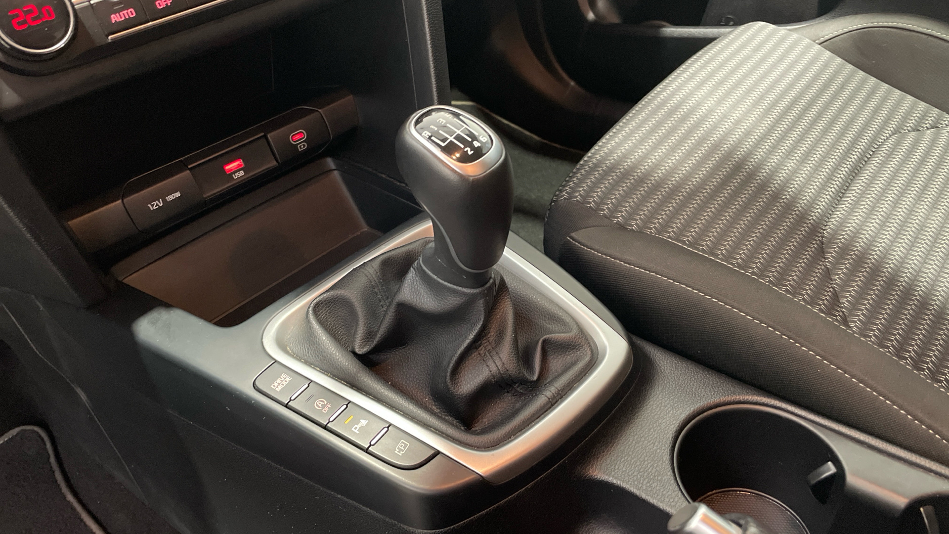 Kia Ceed 1.6 MHEV en Barcelona