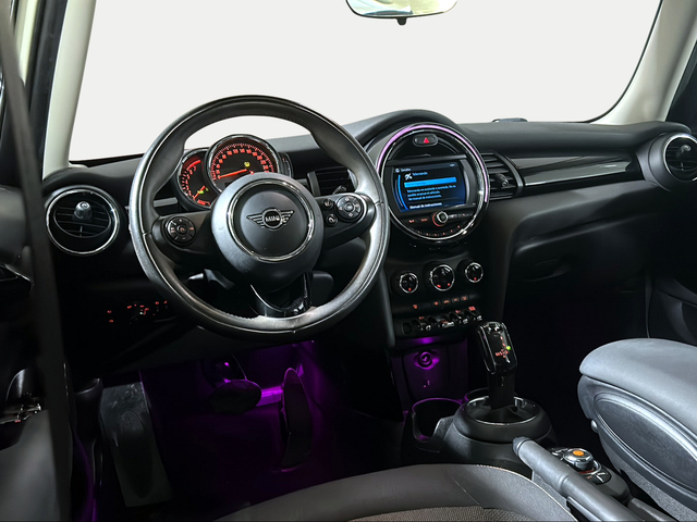 fotoG 6 del MINI MINI Cooper 5 Puertas 100 kW (136 CV) 136cv Gasolina del 2020 en Sevilla