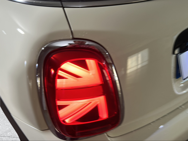 fotoG 16 del MINI MINI Cooper 5 Puertas 100 kW (136 CV) 136cv Gasolina del 2020 en Sevilla