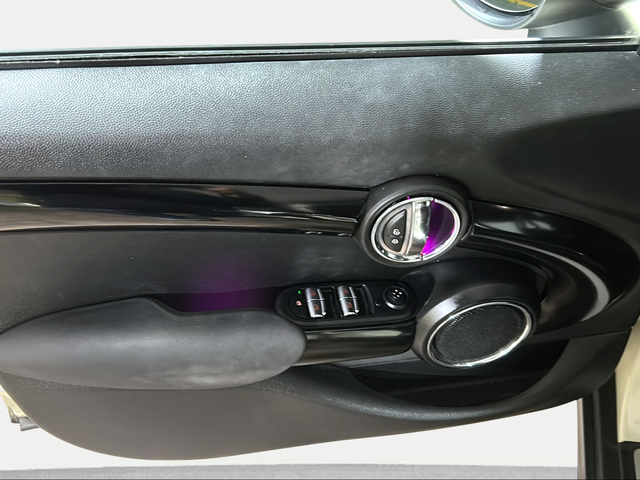 fotoG 18 del MINI MINI Cooper 5 Puertas 100 kW (136 CV) 136cv Gasolina del 2020 en Sevilla