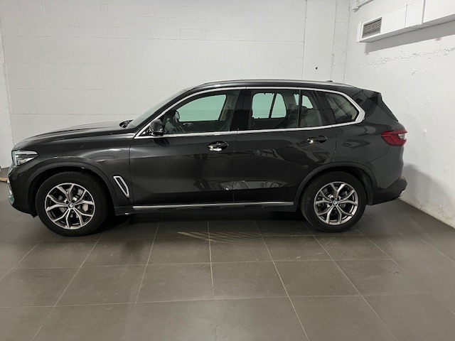 BMW X5 xDrive30d color Gris. Año 2020. 195KW(265CV). Diésel. En concesionario Amiocar S.A. de Coruña