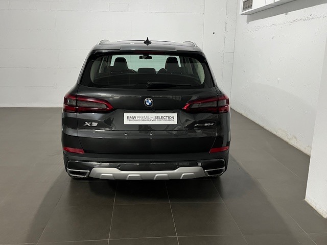 BMW X5 xDrive30d color Gris. Año 2020. 195KW(265CV). Diésel. En concesionario Amiocar S.A. de Coruña