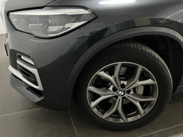 BMW X5 xDrive30d color Gris. Año 2020. 195KW(265CV). Diésel. En concesionario Amiocar S.A. de Coruña