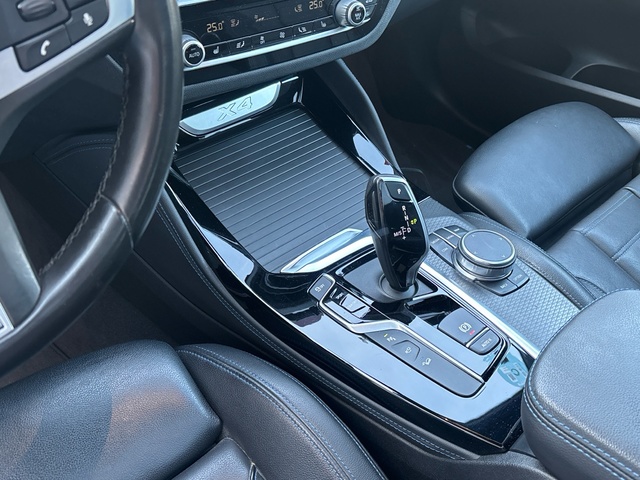 BMW X4 xDrive25d color Negro. Año 2019. 170KW(231CV). Diésel. En concesionario Pruna Motor de Barcelona