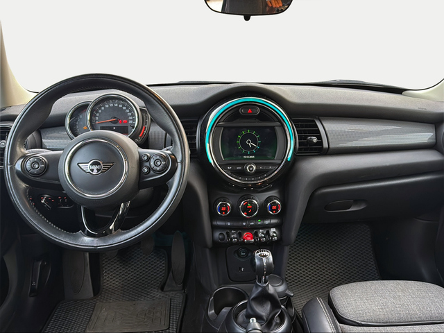 fotoG 6 del MINI MINI 5 Puertas Cooper 100 kW (136 CV) 136cv Gasolina del 2018 en Granada