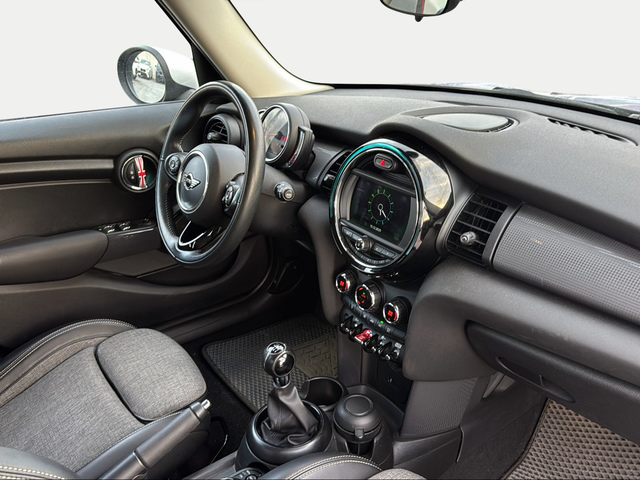 fotoG 7 del MINI MINI 5 Puertas Cooper 100 kW (136 CV) 136cv Gasolina del 2018 en Granada