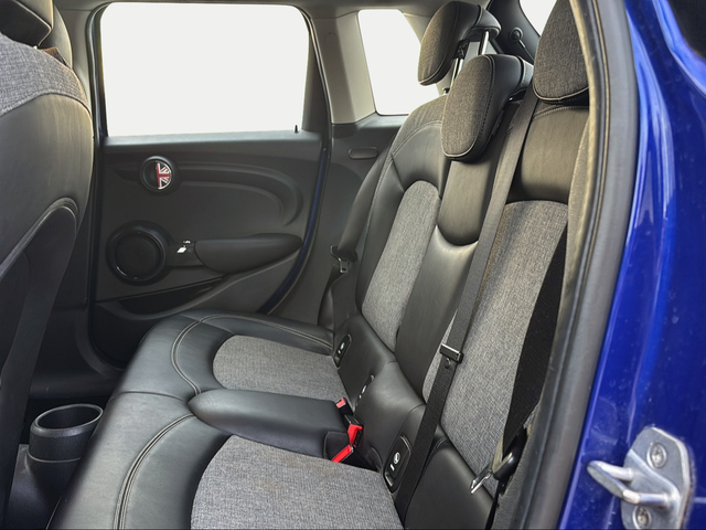 fotoG 8 del MINI MINI 5 Puertas Cooper 100 kW (136 CV) 136cv Gasolina del 2018 en Granada