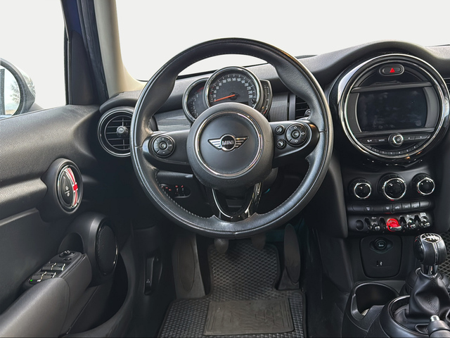 fotoG 17 del MINI MINI 5 Puertas Cooper 100 kW (136 CV) 136cv Gasolina del 2018 en Granada