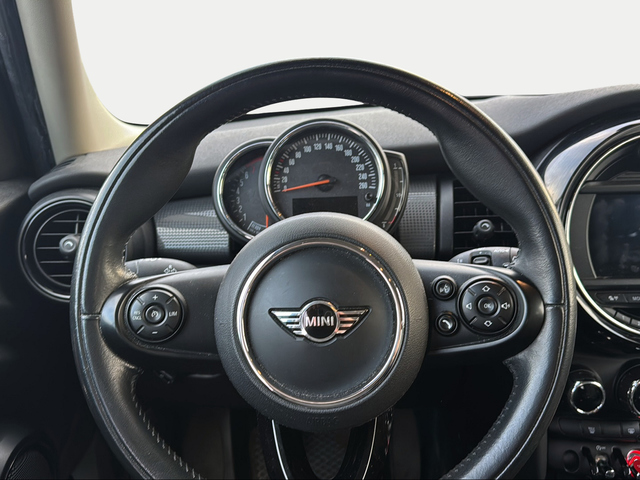 fotoG 19 del MINI MINI 5 Puertas Cooper 100 kW (136 CV) 136cv Gasolina del 2018 en Granada