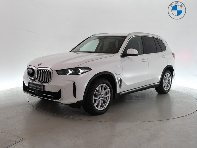 BMW X5 xDrive50e color Blanco. Año 2025. 360KW(489CV). Híbrido Electro/Gasolina. En concesionario BYmyCAR Madrid - Algete de Madrid
