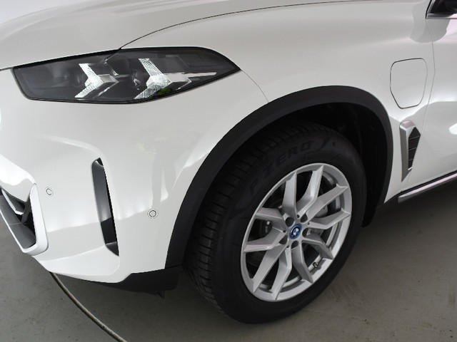 BMW X5 xDrive50e color Blanco. Año 2025. 360KW(489CV). Híbrido Electro/Gasolina. En concesionario BYmyCAR Madrid - Algete de Madrid