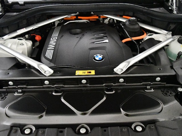 BMW X5 xDrive50e color Blanco. Año 2025. 360KW(489CV). Híbrido Electro/Gasolina. En concesionario BYmyCAR Madrid - Algete de Madrid