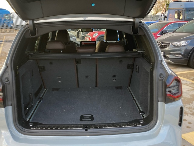 BMW X3 xDrive20d color Gris. Año 2021. 140KW(190CV). Diésel. En concesionario BYmyCAR Madrid - Algete de Madrid