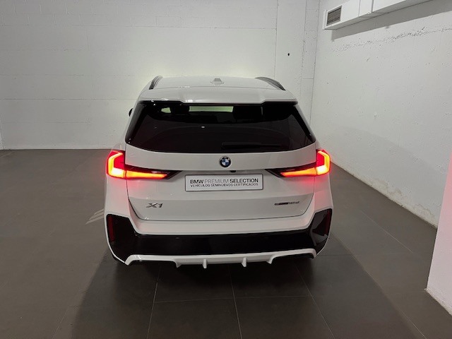 BMW X1 sDrive18d color Blanco. Año 2024. 110KW(150CV). Diésel. En concesionario Amiocar S.A. de Coruña