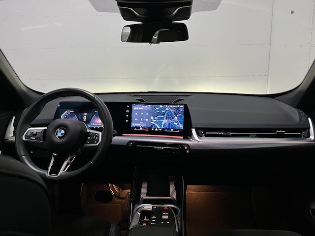 BMW X1 sDrive18d color Blanco. Año 2024. 110KW(150CV). Diésel. En concesionario Amiocar S.A. de Coruña