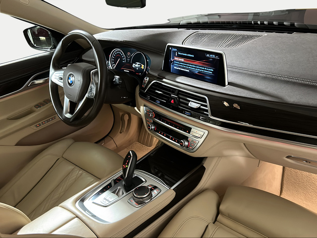 BMW Serie 7 730d color Gris. Año 2016. 195KW(265CV). Diésel. En concesionario San Pablo Motor | Su Eminencia de Sevilla