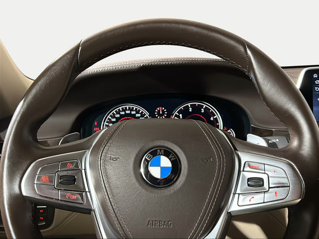 BMW Serie 7 730d color Gris. Año 2016. 195KW(265CV). Diésel. En concesionario San Pablo Motor | Su Eminencia de Sevilla