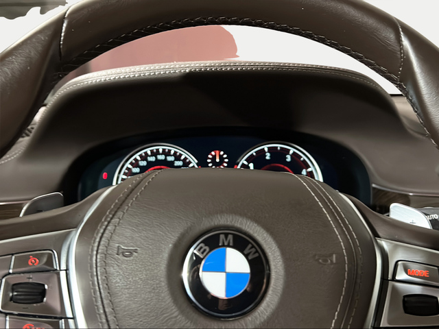 BMW Serie 7 730d color Gris. Año 2016. 195KW(265CV). Diésel. En concesionario San Pablo Motor | Su Eminencia de Sevilla