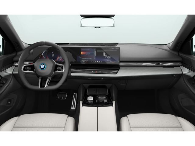 BMW i5 eDrive40 color Negro. Año 2025. 250KW(340CV). Eléctrico. En concesionario Ceres Motor S.L. de Cáceres