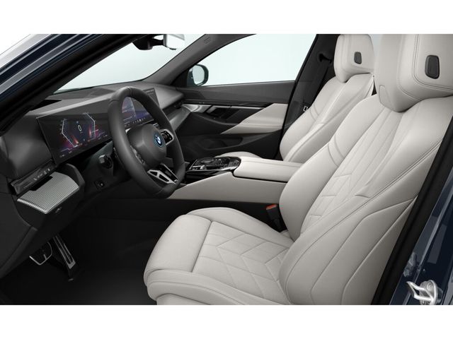 BMW i5 eDrive40 color Negro. Año 2025. 250KW(340CV). Eléctrico. En concesionario Ceres Motor S.L. de Cáceres