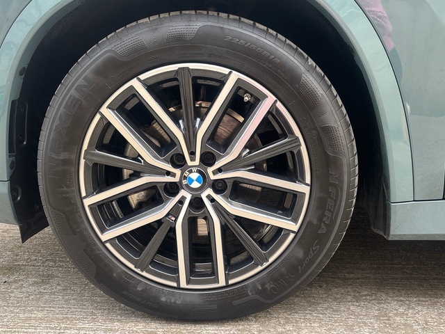 BMW X1 sDrive18d color Verde. Año 2025. 110KW(150CV). Diésel. En concesionario Pruna Motor, S.L de Barcelona