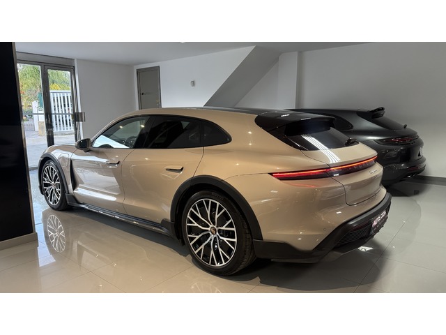 Porsche Taycan 4 Cross Turismo 350 kW (476 CV)