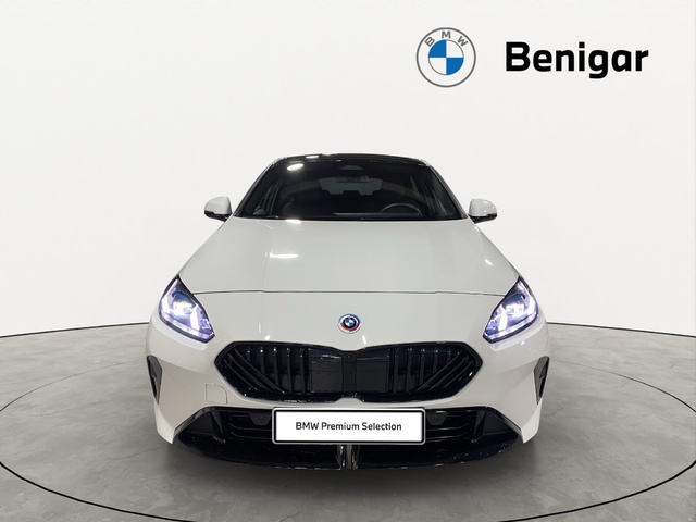 BMW Serie 1 120d color Blanco. Año 2024. 120KW(163CV). Diésel. En concesionario Hispamovil Elche de Alicante