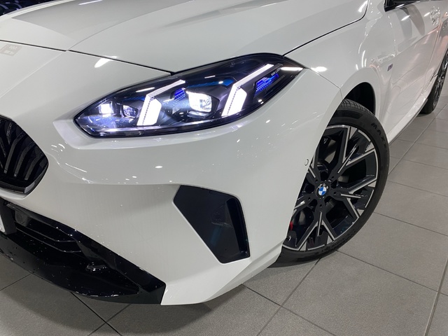 BMW Serie 1 120d color Blanco. Año 2024. 120KW(163CV). Diésel. En concesionario Hispamovil Elche de Alicante