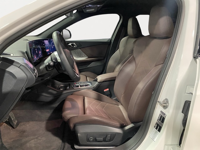 BMW Serie 1 120d color Blanco. Año 2024. 120KW(163CV). Diésel. En concesionario Hispamovil Elche de Alicante