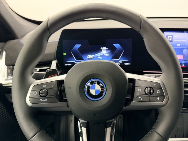 BMW iX1 xDrive30 color Gris Plata. Año 2025. 230KW(313CV). Eléctrico. En concesionario Maberauto de Castellón