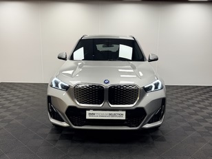 Fotos de BMW iX1 xDrive30 color Gris Plata. Año 2025. 230KW(313CV). Eléctrico. En concesionario Maberauto de Castellón