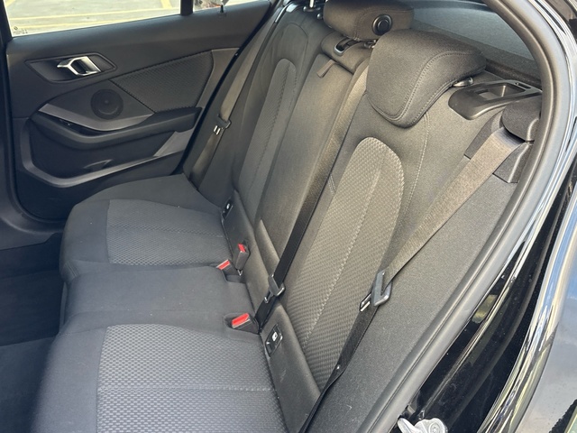 BMW Serie 1 118d color Negro. Año 2022. 110KW(150CV). Diésel. En concesionario BYmyCAR Madrid - Algete de Madrid