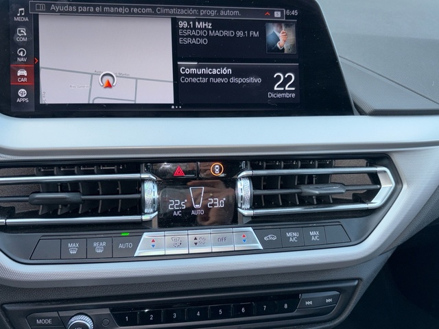 BMW Serie 1 118d color Negro. Año 2022. 110KW(150CV). Diésel. En concesionario BYmyCAR Madrid - Algete de Madrid