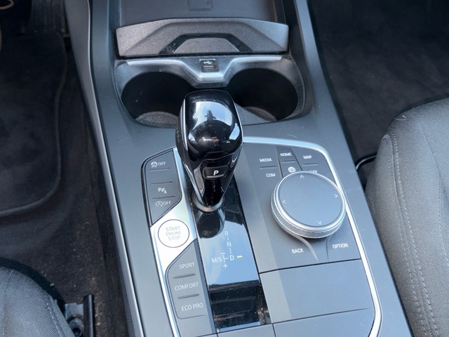 BMW Serie 1 118d color Negro. Año 2022. 110KW(150CV). Diésel. En concesionario BYmyCAR Madrid - Algete de Madrid