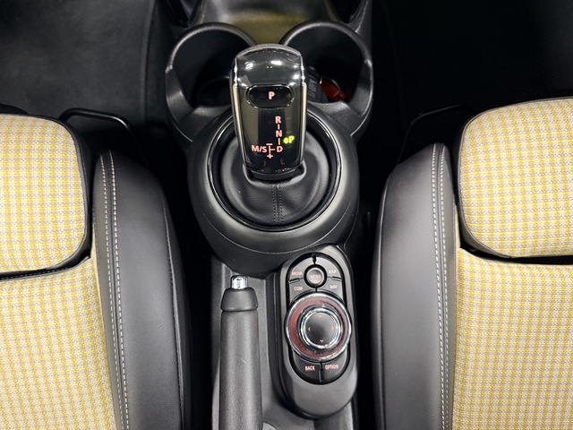 fotoG 10 del MINI MINI Cabrio Cooper 100 kW (136 CV) 136cv Gasolina del 2021 en Castellón