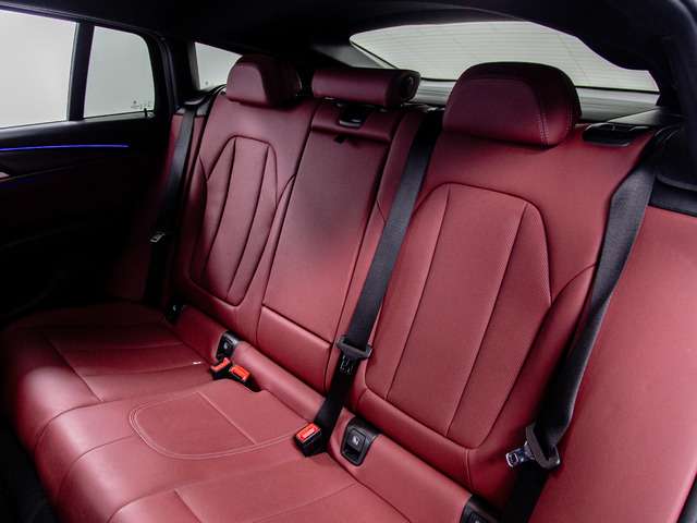 BMW X4 xDrive30d color Negro. Año 2023. 210KW(286CV). Diésel. En concesionario Móvil Begar Alicante de Alicante