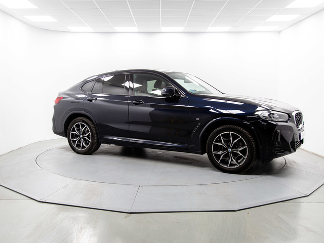 BMW X4 xDrive30d color Negro. Año 2023. 210KW(286CV). Diésel. En concesionario Móvil Begar Alicante de Alicante