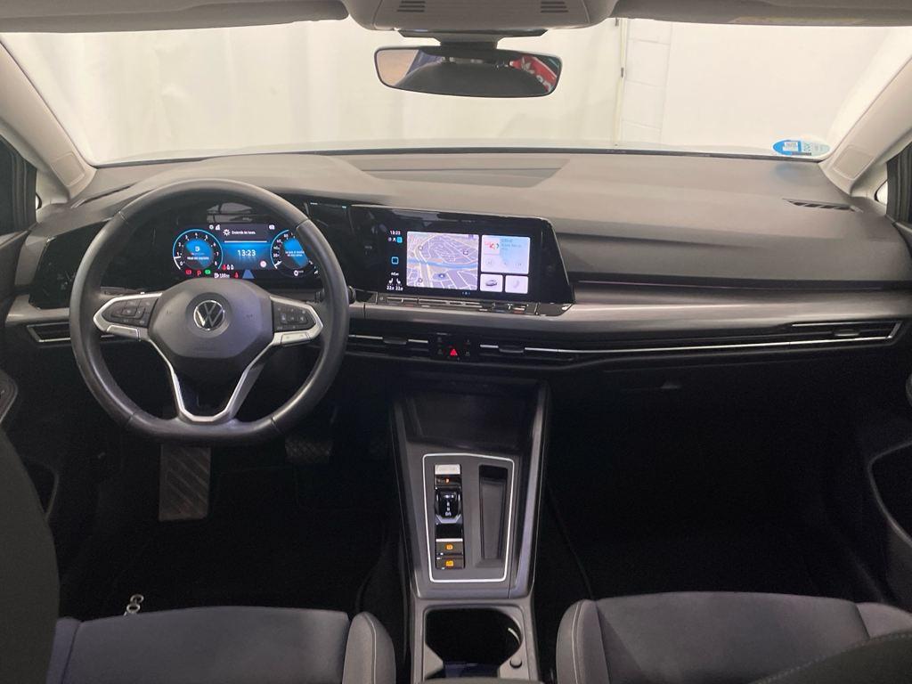 Volkswagen Golf 1.5 eTSI en Barcelona