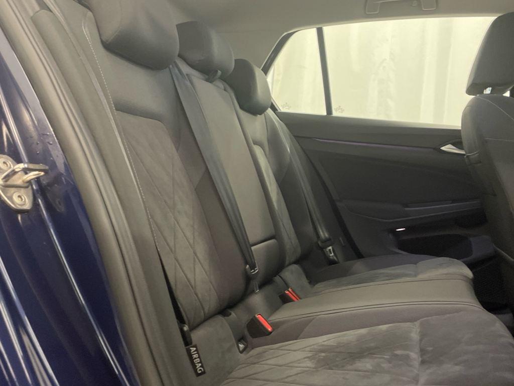 Volkswagen Golf 1.5 eTSI en Barcelona