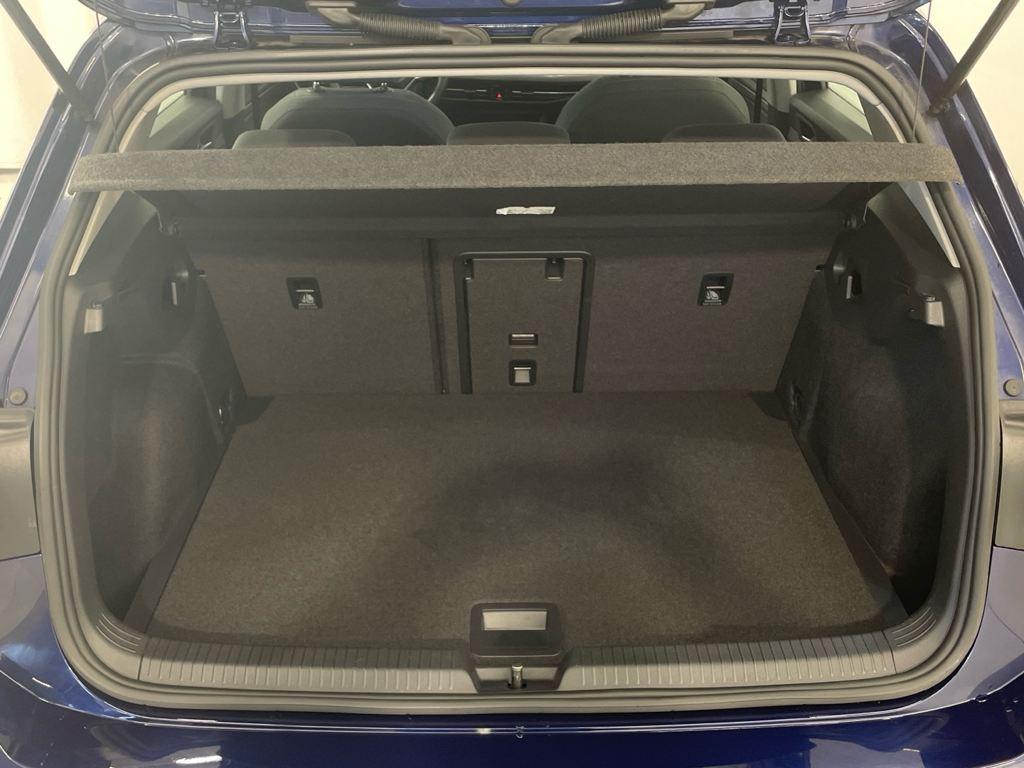 Volkswagen Golf 1.5 eTSI en Barcelona