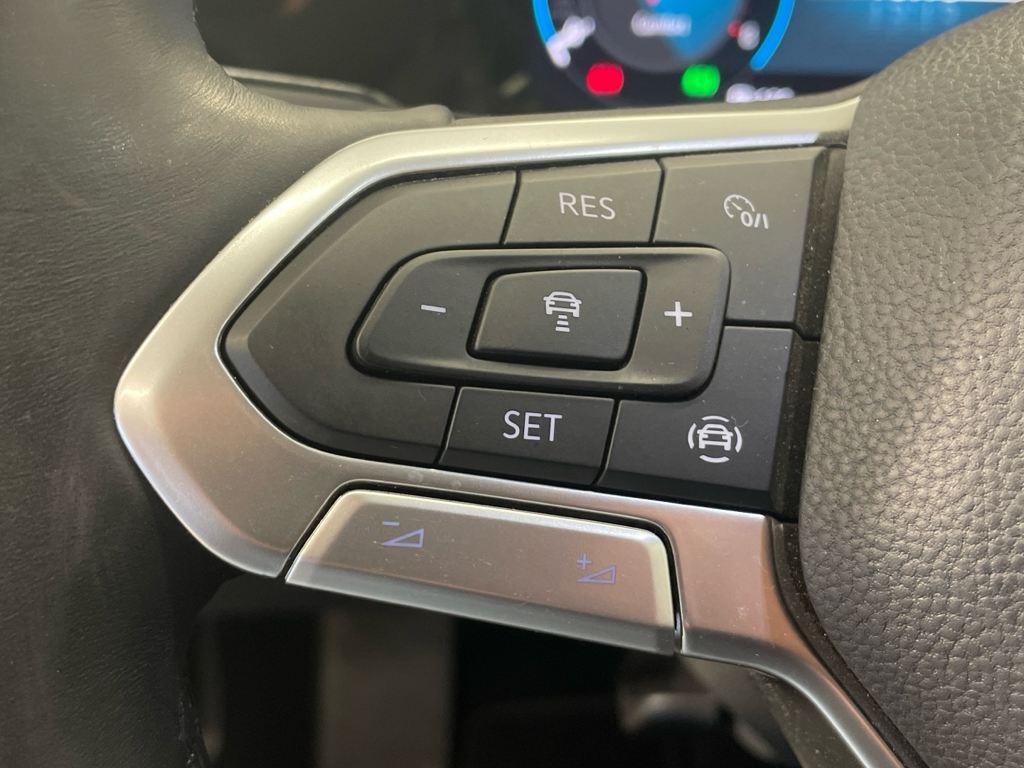 Volkswagen Golf 1.5 eTSI en Barcelona