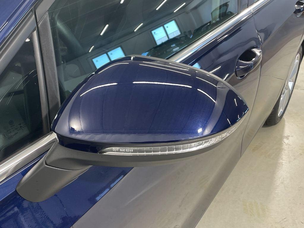 Volkswagen Golf 1.5 eTSI en Barcelona