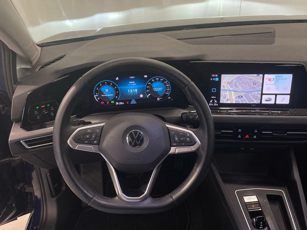 Volkswagen Golf 1.5 eTSI en Barcelona