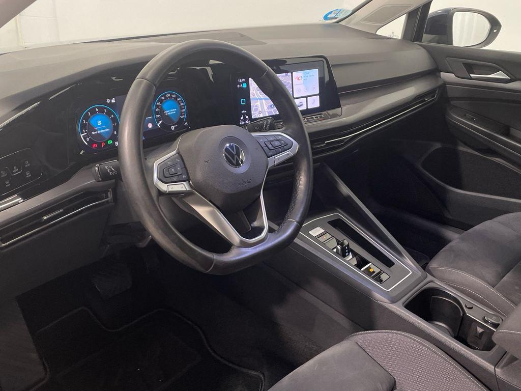 Volkswagen Golf 1.5 eTSI en Barcelona