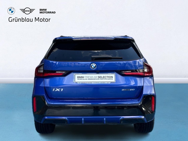 BMW iX1 eDrive20 color Azul. Año 2025. 150KW(204CV). Eléctrico. En concesionario Grünblau Motor (Bmw y Mini) de Cantabria