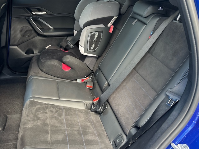 BMW iX1 eDrive20 color Azul. Año 2025. 150KW(204CV). Eléctrico. En concesionario Grünblau Motor (Bmw y Mini) de Cantabria