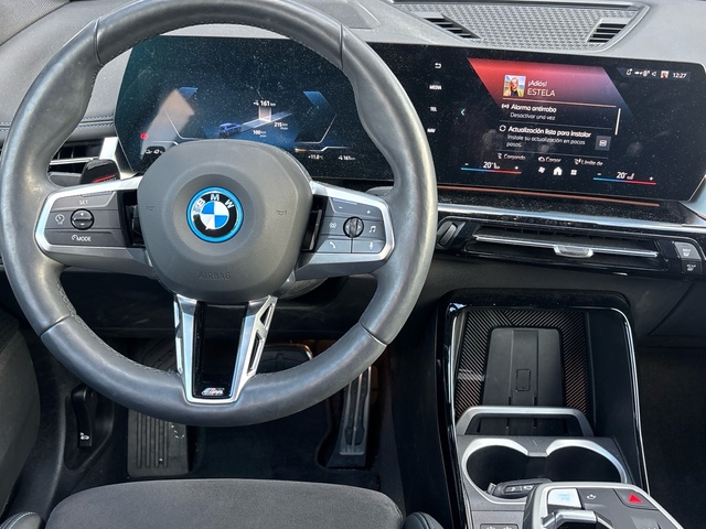 BMW iX1 eDrive20 color Azul. Año 2025. 150KW(204CV). Eléctrico. En concesionario Grünblau Motor (Bmw y Mini) de Cantabria