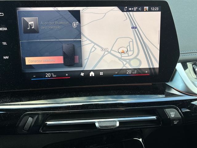 BMW iX1 eDrive20 color Azul. Año 2025. 150KW(204CV). Eléctrico. En concesionario Grünblau Motor (Bmw y Mini) de Cantabria