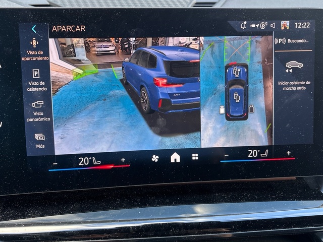 BMW iX1 eDrive20 color Azul. Año 2025. 150KW(204CV). Eléctrico. En concesionario Grünblau Motor (Bmw y Mini) de Cantabria