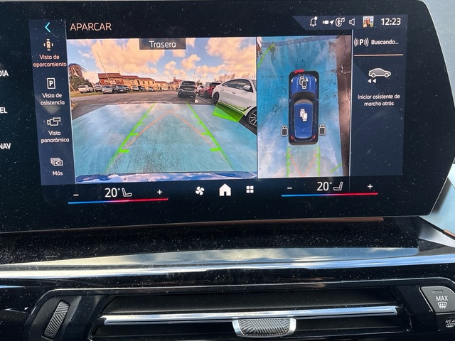 BMW iX1 eDrive20 color Azul. Año 2025. 150KW(204CV). Eléctrico. En concesionario Grünblau Motor (Bmw y Mini) de Cantabria